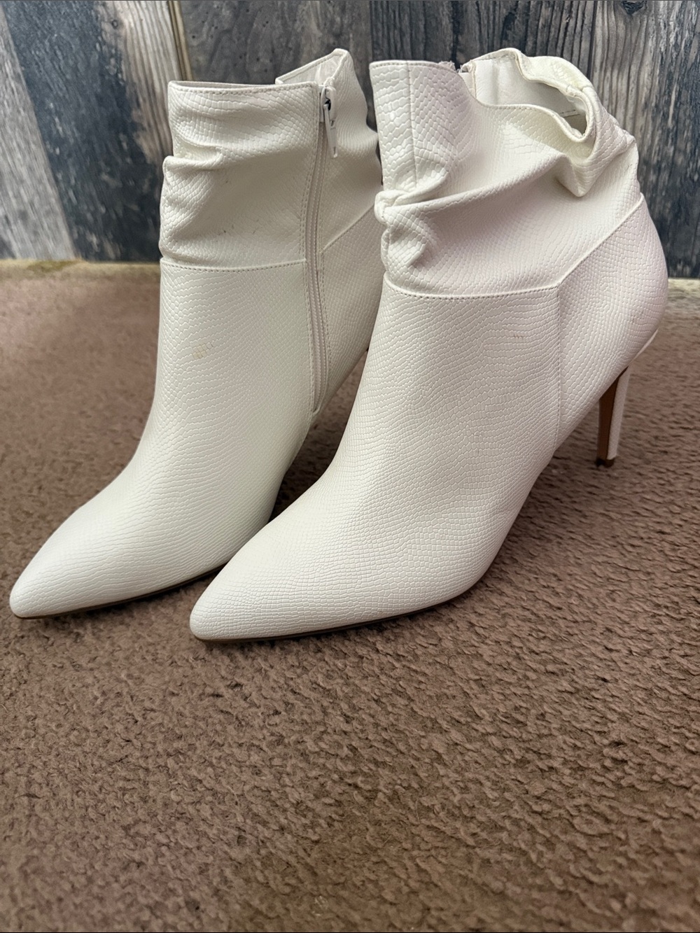Women's XoXo Pointed Toe White Ankle Boots 9.5 Without Box